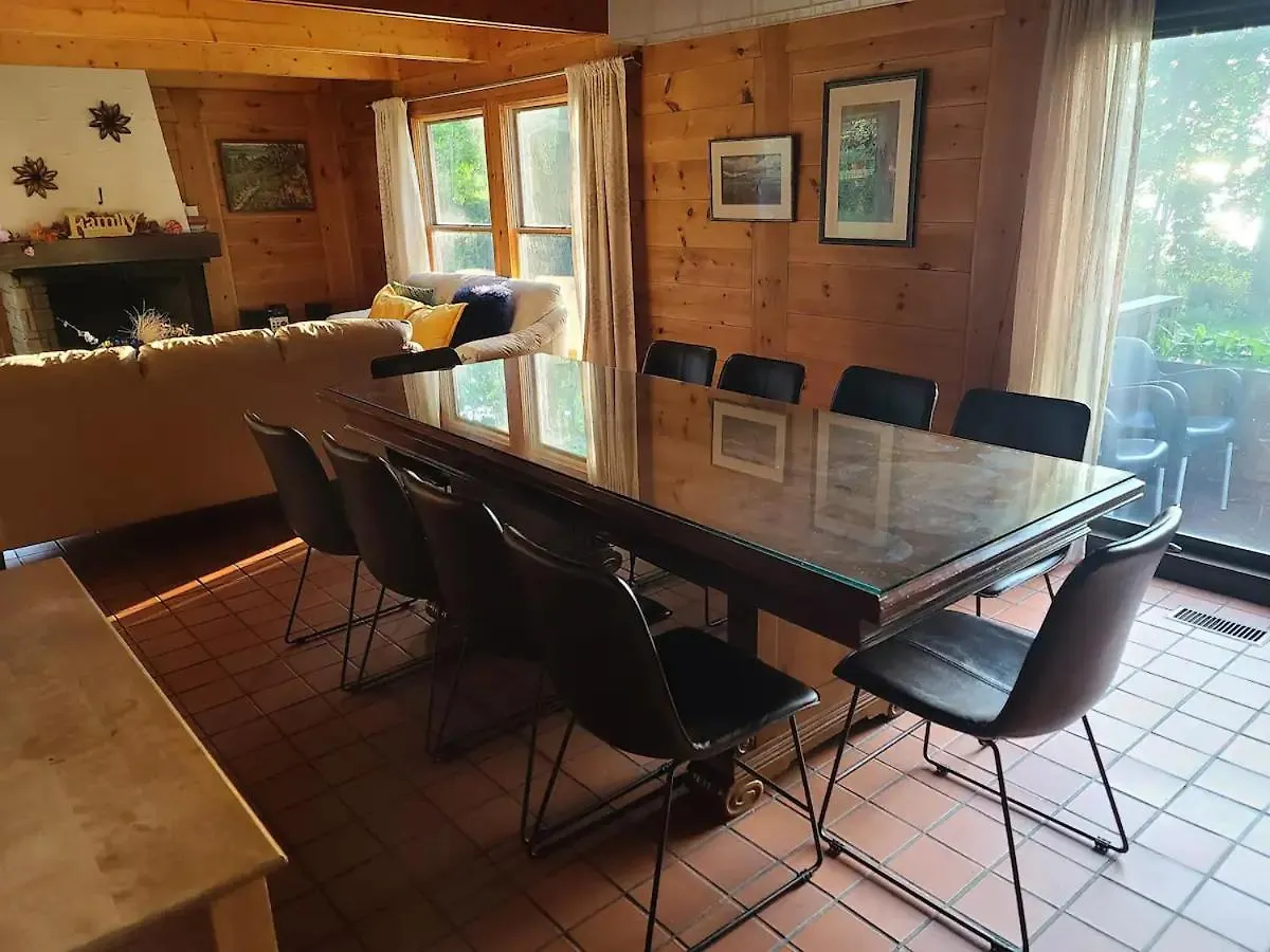 Lakefront Chalet In 몬트리올